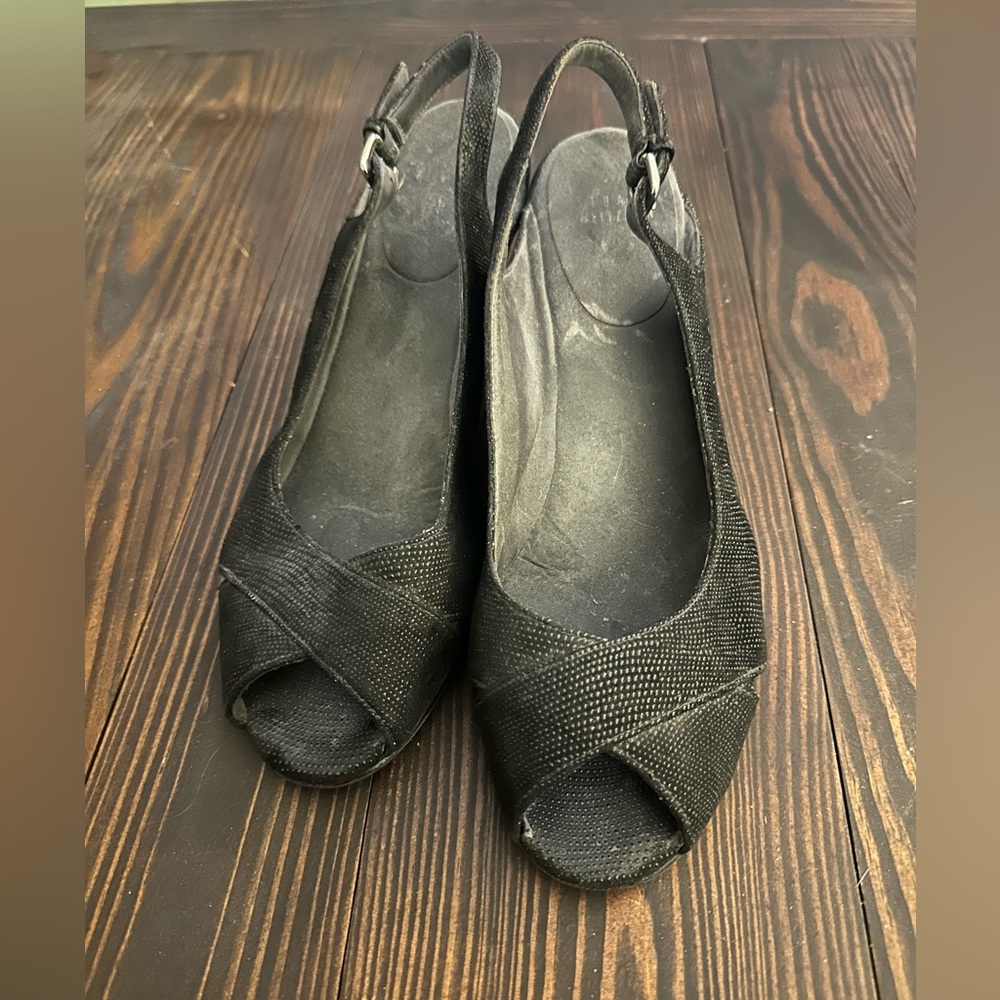 Donald Pliner Wedge